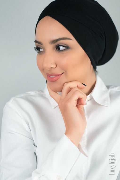 قمطة حجاب باللون الاسود