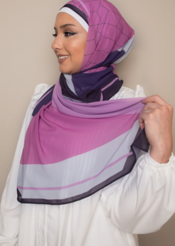 حجاب مطبوع باللون البنفسجي