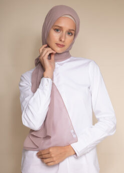cotton hijab in shell pink
