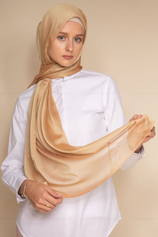 hijab in gold 1 1 scaled